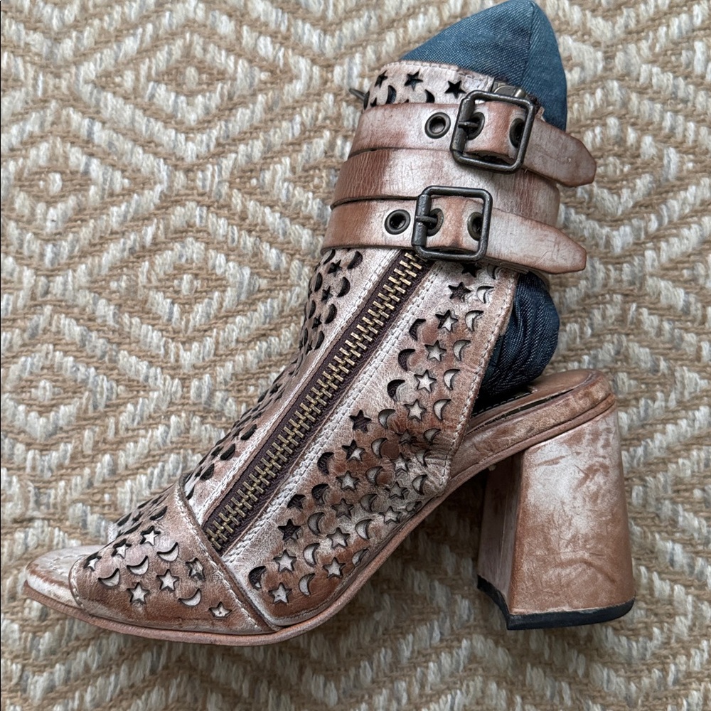 Freebird Theresa Taupe sz 8 Cut-Out Heeled Boots - Picture 9 of 15